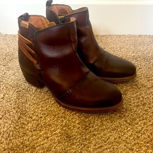 Pikolinos brown bootie